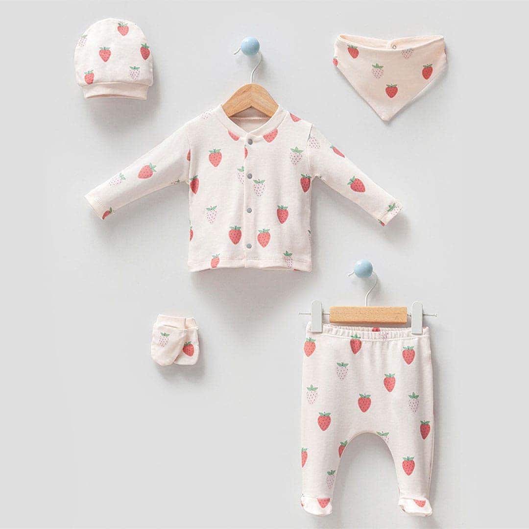 vrefiko-set-dwrou-strawberry-organic-cotton βρεφικό σετ 100% οργανικό βαμβάκι φράουλα με σκουφάκι και μπαντάνα