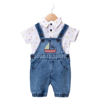 Βρεφική τζιν σαλοπέτα με πουκάμισο και σχέδιο καραβάκι μπροστά