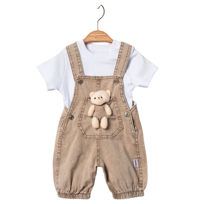Βρεφική τζιν σαλοπέτα μπεζ με λευκό μπλουζάκι και αρκουδάκι στο μπροστινό τσεπάκι