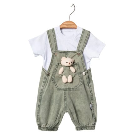 Βρεφική τζιν σαλοπέτα πράσινη με λευκό μπλουζάκι και αρκουδάκι στο μπροστινό μέρος