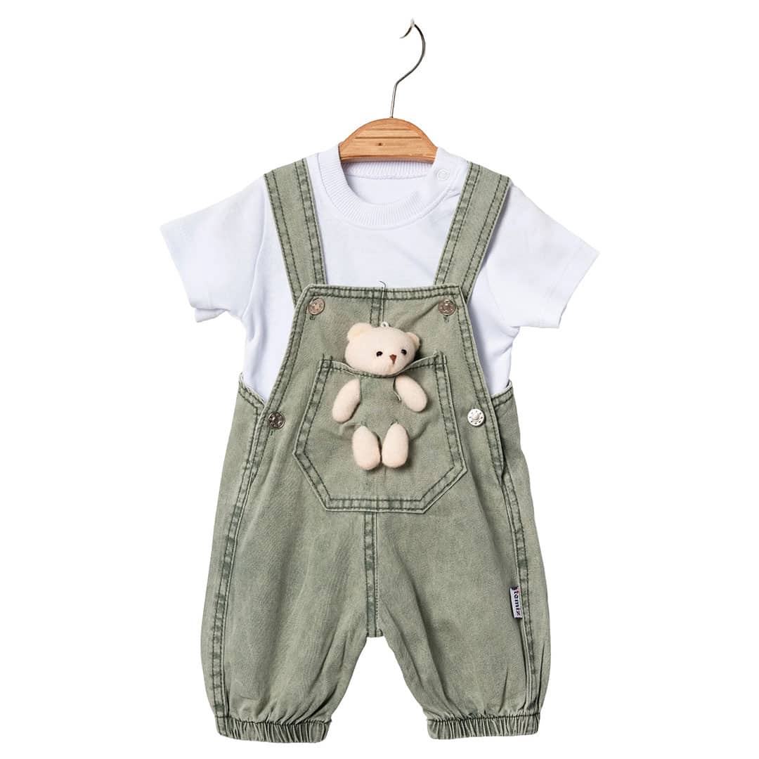 Βρεφική τζιν σαλοπέτα πράσινη με λευκό μπλουζάκι και αρκουδάκι στο μπροστινό μέρος