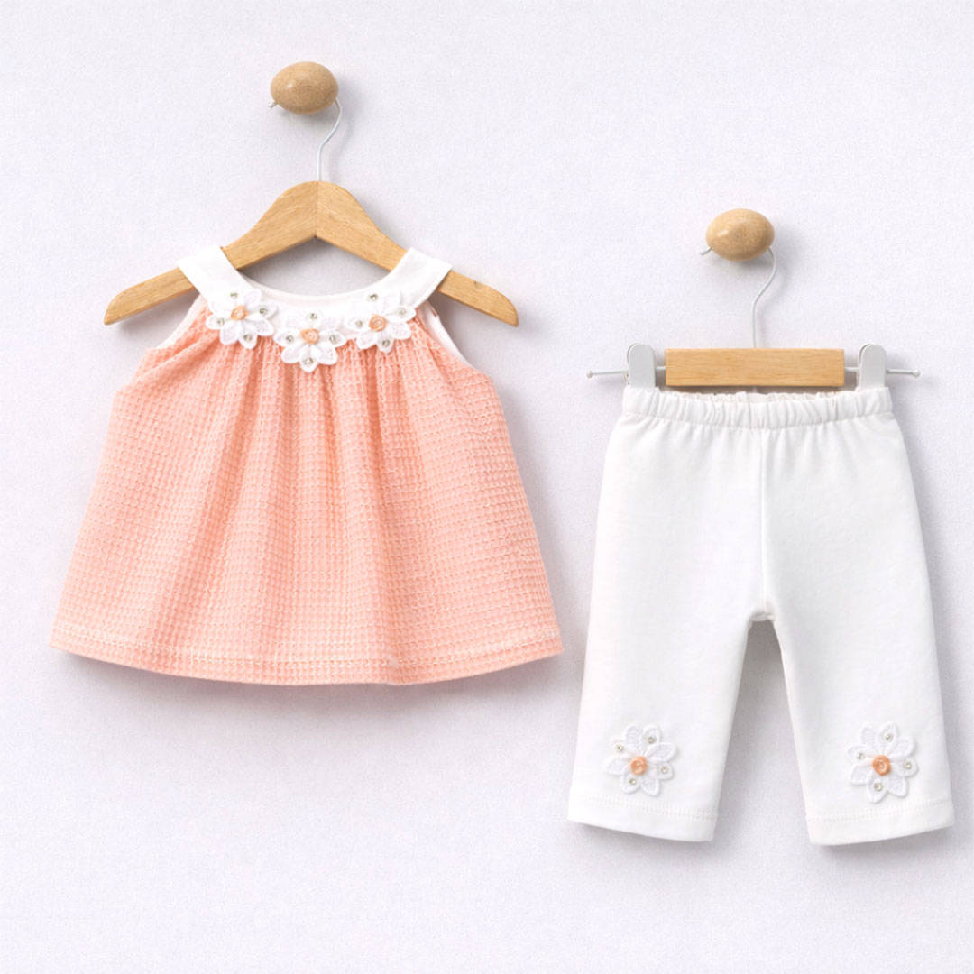 Βρεφικό σετ αμάνικο με κολάν σομόν και λευκό παντελόνι με λουλουδάκια